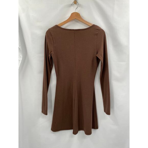 Lisa Says Gah Brown Keyhole long sleeve dress - Picture 4 of 5